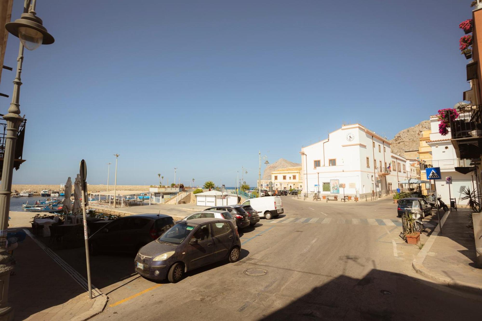 Ferienwohnung Port Island - First Floor Isola delle Femmine Exterior foto