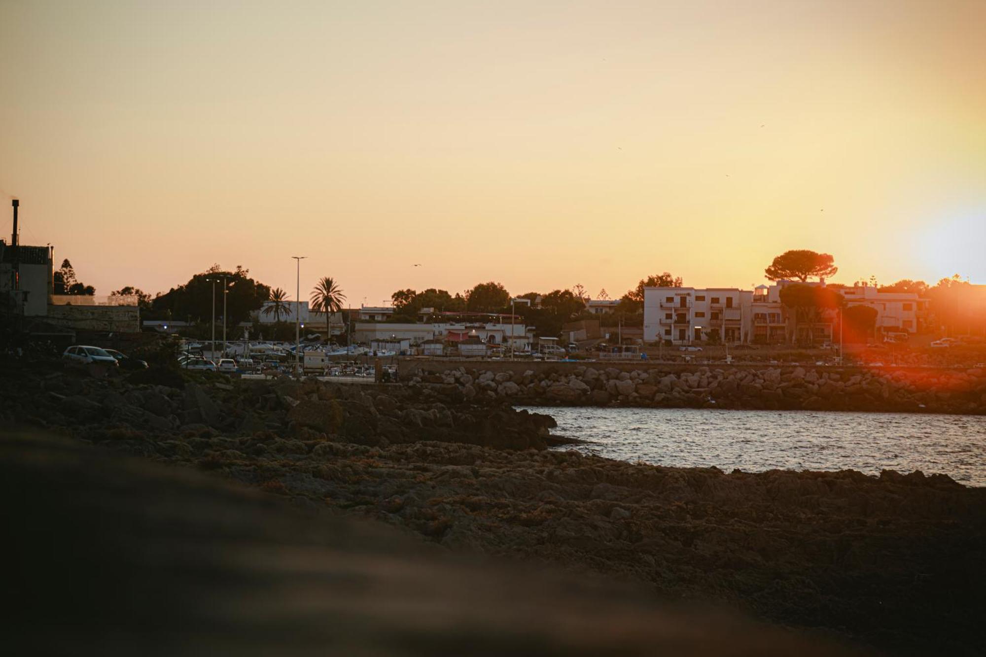 Ferienwohnung Port Island - First Floor Isola delle Femmine Exterior foto